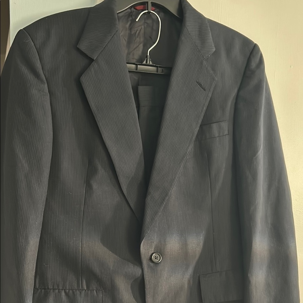 Black Suit with Classic Single-Breasted Design and Notched Lapels